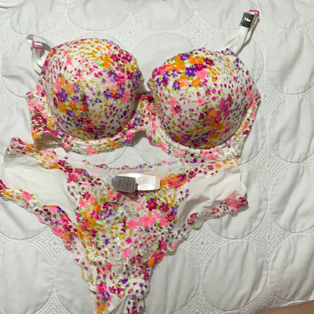 NWT Victoria’s Secret floral lace bra/panty set